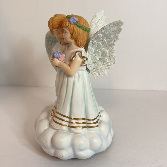 Angel Musical Figurine -First Kiss - Picture 5 of 12